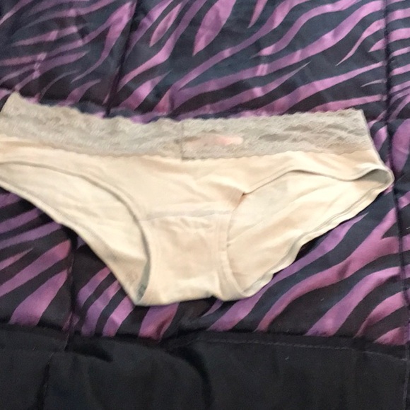 Victoria's Secret Other - Victoria’s Secret low rise hip huggers****
